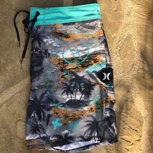 HURLEY BOARD SHORTS— 29